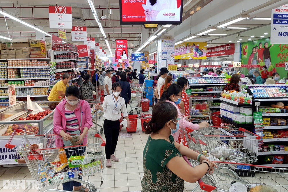 Doanh nghiệp khóc ròng vì đồ uống, sữa... không phải là hàng thiết yếu - 2 Doanh nghiệp khóc ròng vì đồ uống, sữa... không phải là hàng thiết yếu - 2