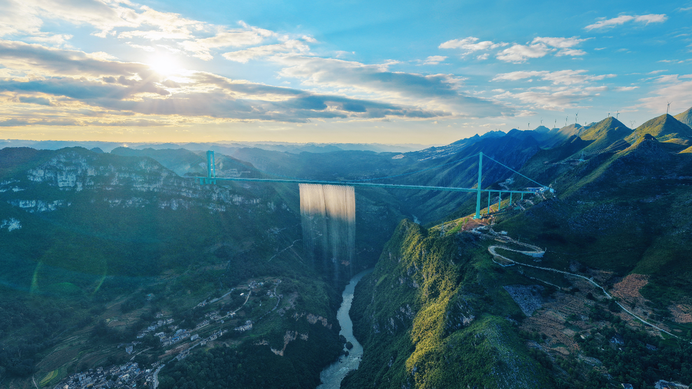 Cafe on the world's highest bridge: Canyon crossing from 2 hours to 2 minutes - 2 Quán cà phê ở cầu cao nhất thế giới: Vượt hẻm núi từ 2 tiếng xuống 2 phút - 2