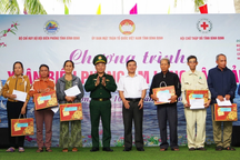 Trao 1.000 suất quà "Xuân Biên phòng ấm lòng dân bản"