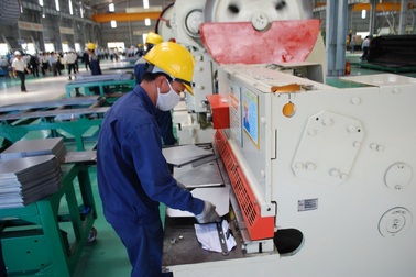 Quảng Nam rà soát cấp giấy phép lao động cho người nước ngoài