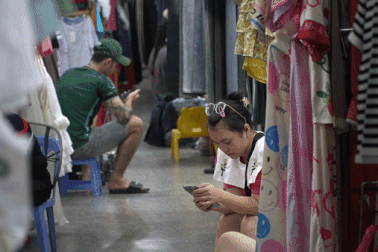 Chợ truyền thống ế ẩm, tiểu thương chuyển dịch bán hàng online