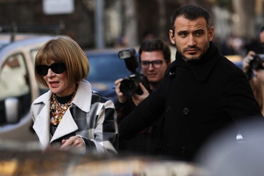 Tổng biên tập tạp chí thời trang tự cách ly sau khi trở về từ Ý