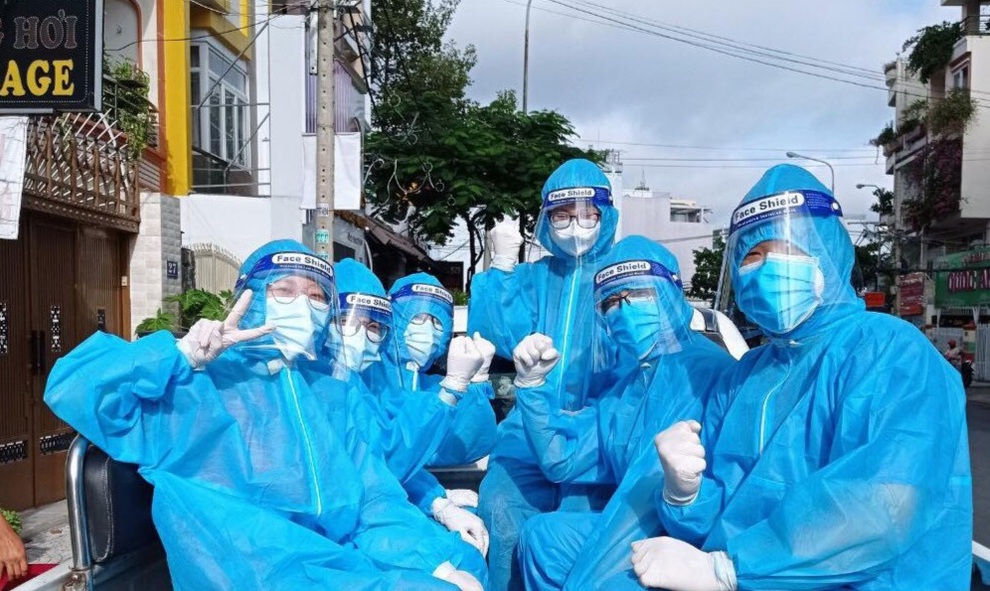 Nữ sinh ĐH Y Hà Nội gác bút nghiên, hai lần tình nguyện vào tâm dịch - 3 Nữ sinh ĐH Y Hà Nội gác bút nghiên, hai lần tình nguyện vào tâm dịch - 3