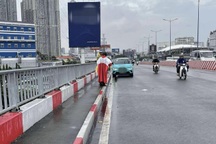 Người đàn ông bỏ lại taxi rồi nhảy cầu Sài Gòn