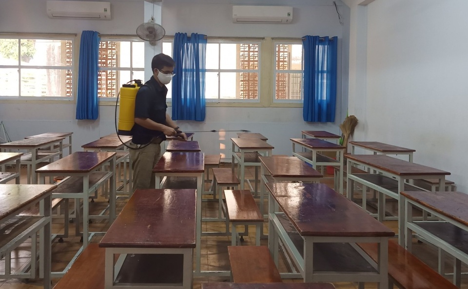 Tiếp xúc với cháu ruột của ca mắc Covid-19, gần 160 học sinh phải nghỉ học - 2 Tiếp xúc với cháu ruột của ca mắc Covid-19, gần 160 học sinh phải nghỉ học - 2