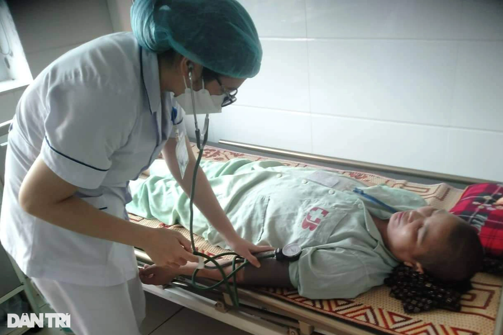 Xót thương người mẹ mắc ung thư lo mình mất đi 3 con nguy cơ thất học - 1 Xót thương người mẹ mắc ung thư lo mình mất đi 3 con nguy cơ thất học - 1