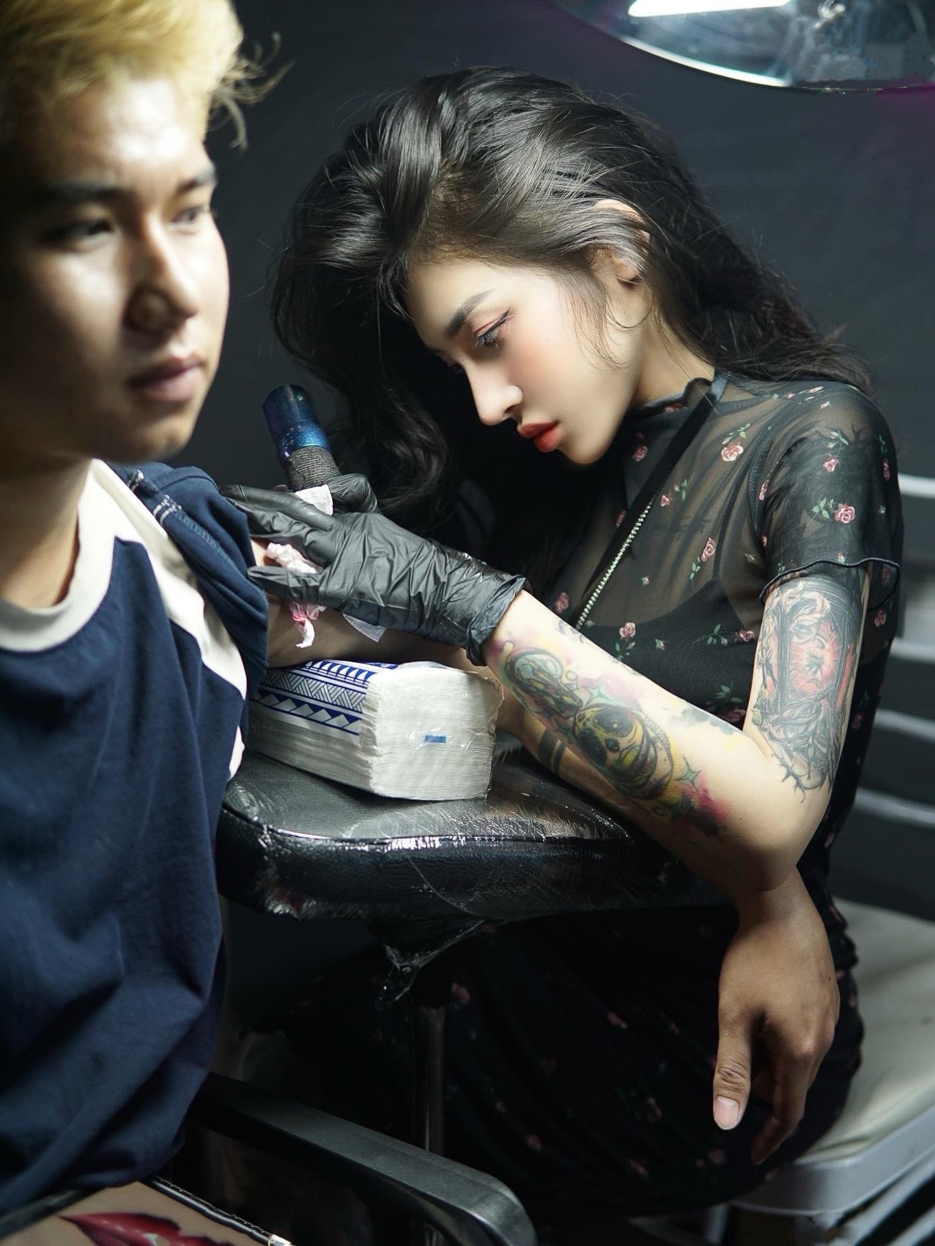 Áp lực của thợ xăm nữ: Bị chê hư hỏng, tay nghề kém cỏi hơn đàn ông - 3 Áp lực của thợ xăm nữ: Bị chê hư hỏng, tay nghề kém cỏi hơn đàn ông - 3