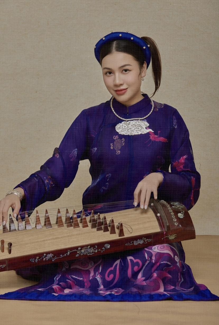 الفنانة فو ثوي لينه تجمع بين الأغاني الشعبية والموسيقى السيمفونية - 1 Nghệ sĩ Vũ Thùy Linh kết hợp dân ca với nhạc giao hưởng - 1