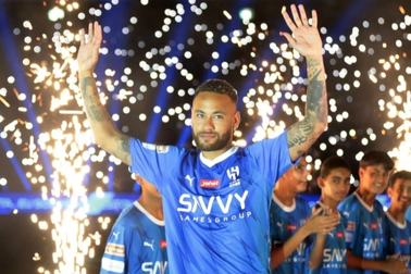 Neymar bùng cháy trong lễ ra mắt vô cùng hoành tráng ở Saudi Arabia