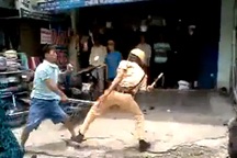 CSGT bị côn đồ tấn công giữa phố