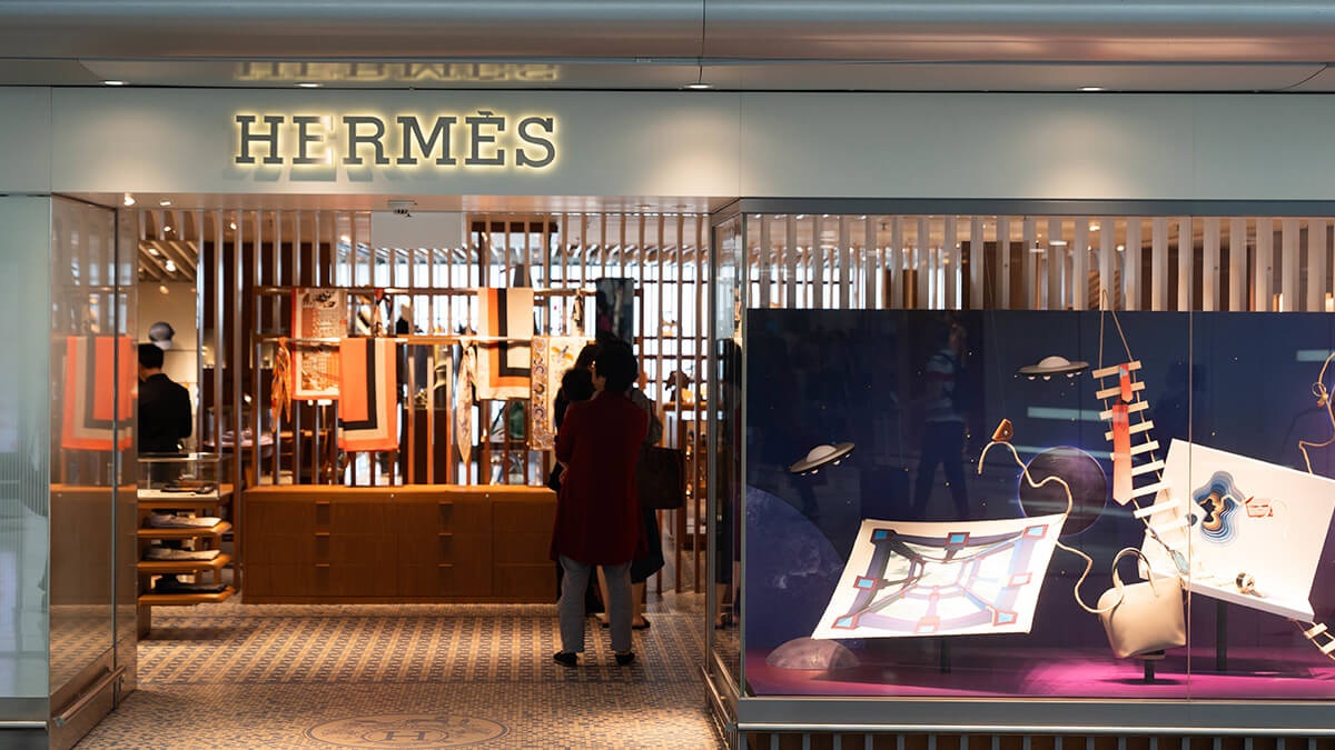 Hermès và bí kíp bán túi giá siêu đắt vẫn có người xếp hàng mua - 4 Hermès và bí kíp bán túi giá siêu đắt vẫn có người xếp hàng mua - 4