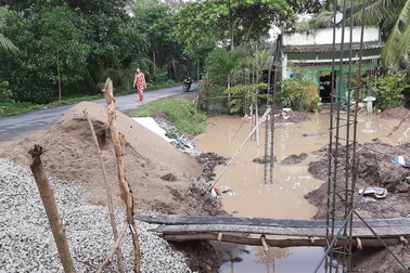 Chính quyền cương quyết không cho cô giáo về hưu làm nhà trên đất của mình!