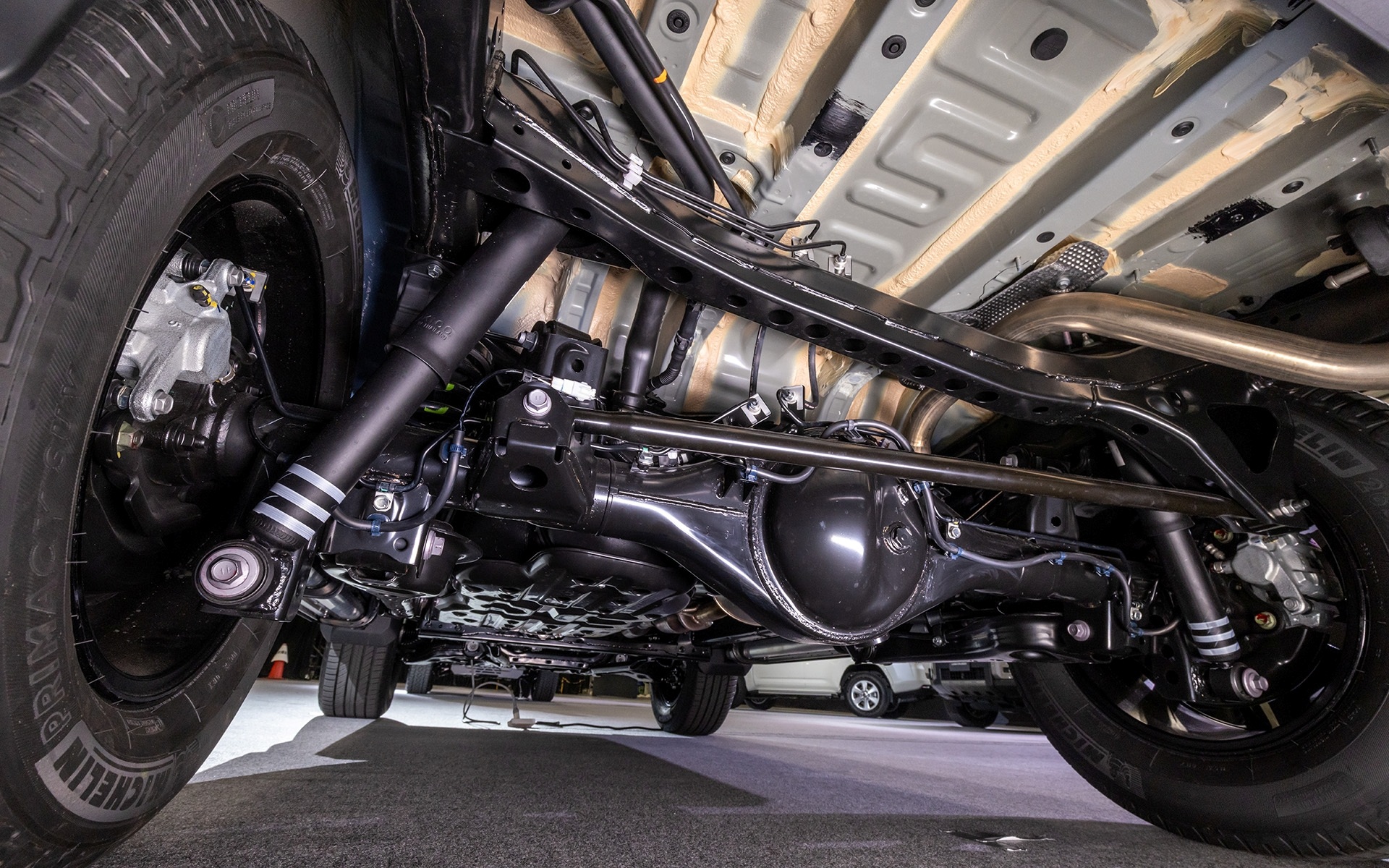 Cận cảnh Toyota Land Cruiser FJ: Off-road “thần sầu”, sẽ bán ở Việt Nam - 2 Cận cảnh Toyota Land Cruiser FJ: Off-road “thần sầu”, sẽ bán ở Việt Nam - 2