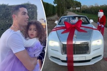 Chứng tỏ đẳng cấp nữ triệu phú, bạn gái liên tục tặng siêu xe cho Ronaldo