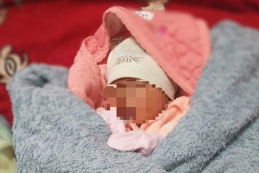 Bé trai sơ sinh bị bỏ rơi trong ngày giáp Tết