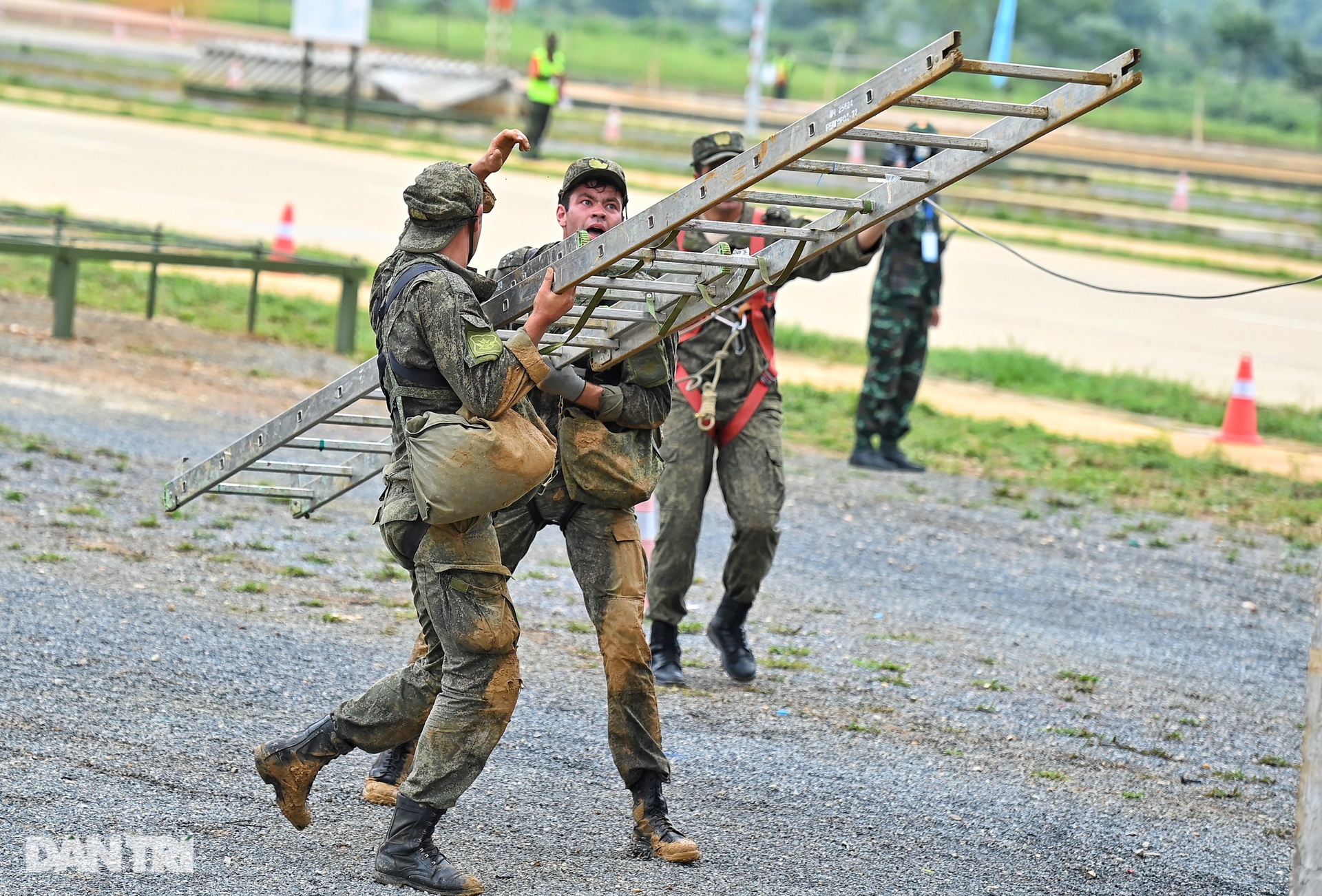 Quyết liệt cuộc tranh tài giữa đội Việt Nam và Nga nội dung Vùng tai nạn - 12 Quyết liệt cuộc tranh tài giữa đội Việt Nam và Nga nội dung Vùng tai nạn - 12