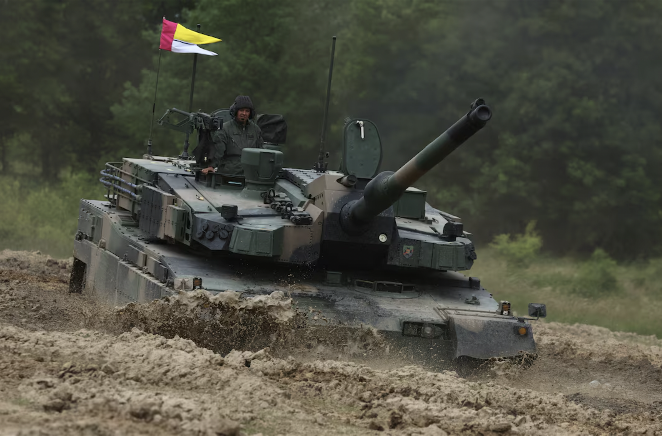 Ba Lan mua thêm 180 xe tăng “Báo Đen” K2 của Hàn Quốc - 1