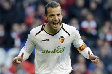 Soldado trở thành cầu thủ đắt giá nhất lịch sử Tottenham