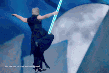 Erik gặp sự cố rơi từ trên cao xuống tại chung kết 1 "Anh trai say hi"