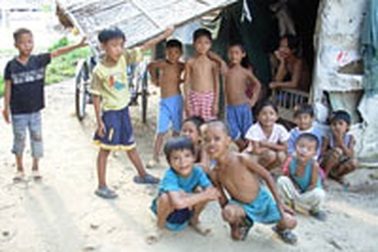 Những đứa trẻ thất học ở “làng đại học”