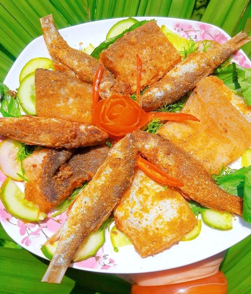 Độc lạ món cá sống ủ chua thành đặc sản, chờ vài tháng mới ra lò - 1 Độc lạ món cá sống ủ chua thành đặc sản, chờ vài tháng mới ra lò - 1
