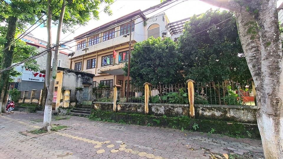Nhiều nhà công sản cũ sau chuyển đổi bị bỏ hoang trên đất vàng Lào Cai - 7 Nhiều nhà công sản cũ sau chuyển đổi bị bỏ hoang trên đất vàng Lào Cai - 7