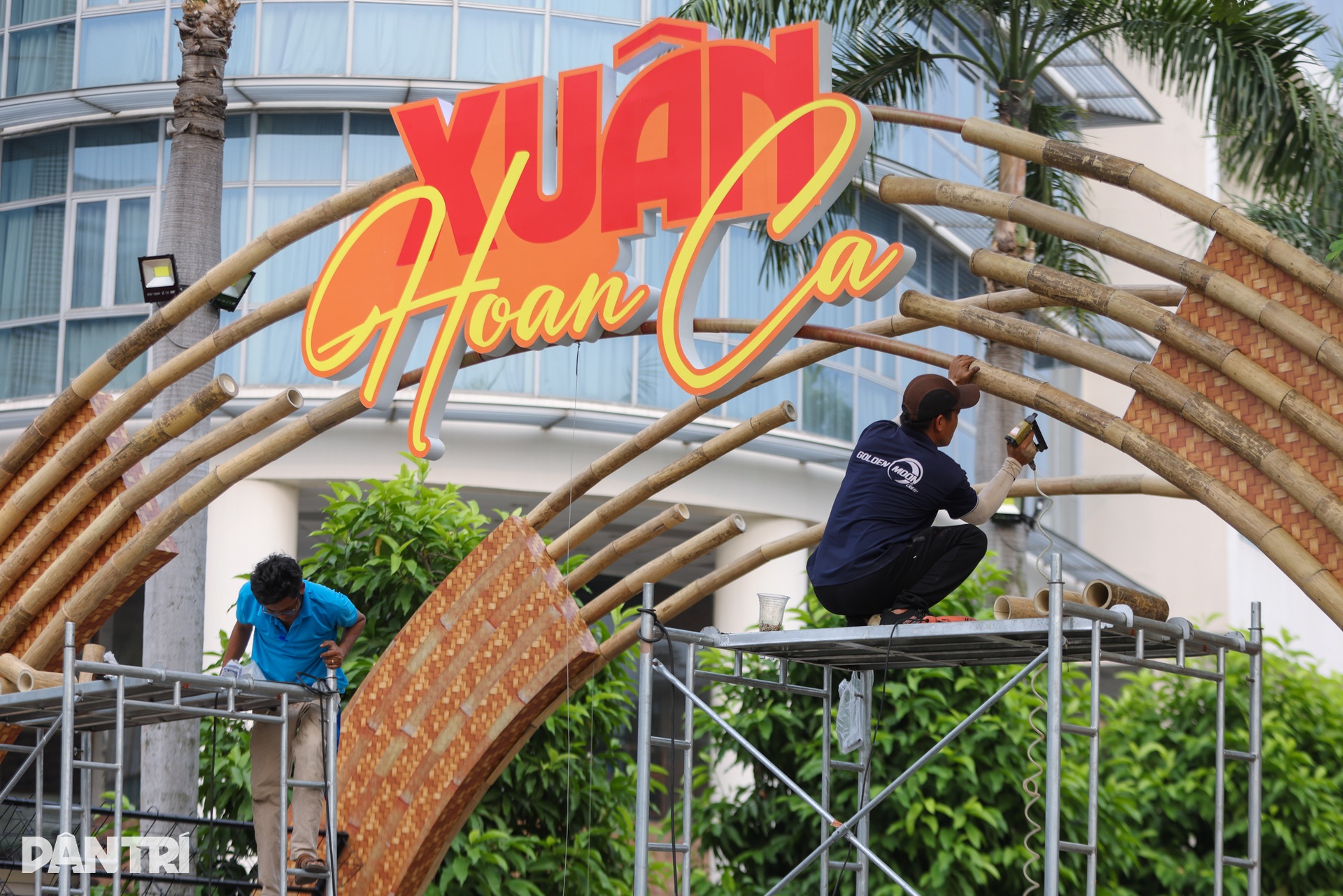 Ngắm linh vật kiểu xếp giấy ở đường hoa xuân khu nhà giàu Phú Mỹ Hưng - 4 Ngắm linh vật kiểu xếp giấy ở đường hoa xuân khu nhà giàu Phú Mỹ Hưng - 4