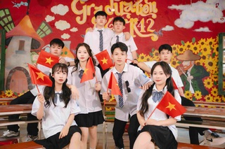 Gây "sốt mạng" với bộ ảnh kỷ yếu Tổ quốc trong tim của học sinh Thái Bình - 4