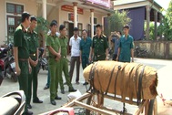 Chở quả bom nặng hơn 300kg còn nguyên kíp nổ đi... bán