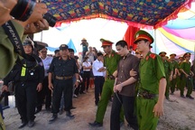 "Giá trị pháp lý" của hàng nghìn chữ ký xin giảm án cho bị cáo vụ thảm sát 6 người