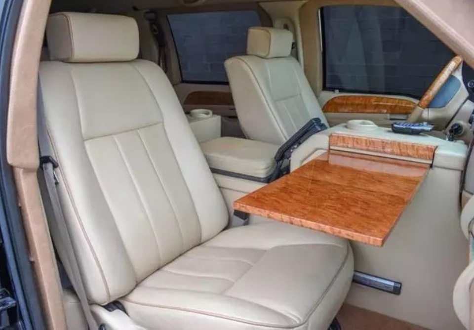 Bị thất sủng, chiếc SUV 6 cửa chống đạn của Vua Jordan rớt gần 90% giá trị - 6 Bị thất sủng, chiếc SUV 6 cửa chống đạn của Vua Jordan rớt gần 90% giá trị - 6