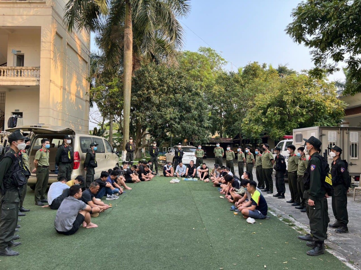 Triệt phá sới bạc núp bóng chọi gà quy mô lớn ở Vĩnh Phúc - 1 Triệt phá sới bạc núp bóng chọi gà quy mô lớn ở Vĩnh Phúc - 1