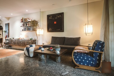 Cháy rụi kho gỗ, chủ xưởng hồi sinh đống phế liệu thành nội thất vảy cá