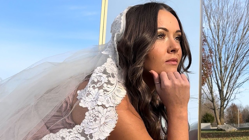 Lạ lùng những người phụ nữ Mỹ kết hôn với... chính mình - 1