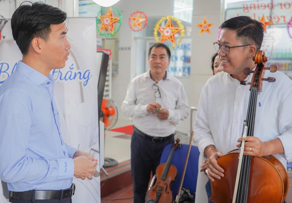 Special healing melody first sounded at Ho Chi Minh City Central Hospital - 2 Giai điệu chữa lành đặc biệt lần đầu vang lên ở bệnh viện trung tâm TPHCM - 2