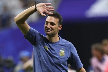 HLV Scaloni: “Argentina luôn chơi hay khi bị dẫn bàn”