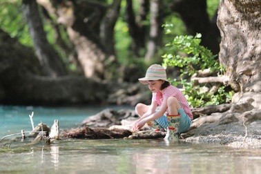 Du lịch đã giúp cô bé tự kỉ hòa nhập cộng đồng