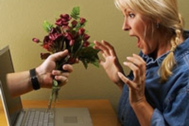 Tình online: Lợi bất cập hại