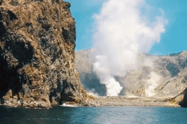 Hòn đảo chết chóc, đến thăm phải đeo mặt nạ chống hơi độc