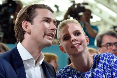 Chuyện tình 13 năm ngọt ngào của ứng cử viên Thủ tướng Áo