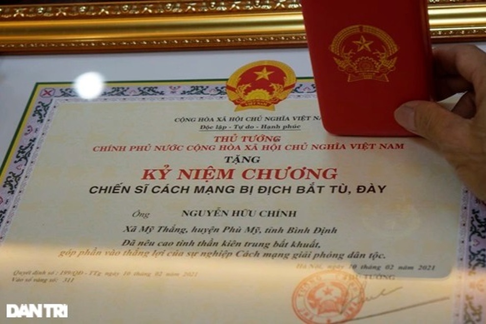 Trao Bằng Tổ quốc ghi công và Kỷ niệm chương Chiến sĩ bị địch bắt tù đày - 3 Trao Bằng Tổ quốc ghi công và Kỷ niệm chương Chiến sĩ bị địch bắt tù đày - 3