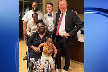 Thắng kiện 10 triệu USD vì giẫm phải đinh gỉ trong siêu thị