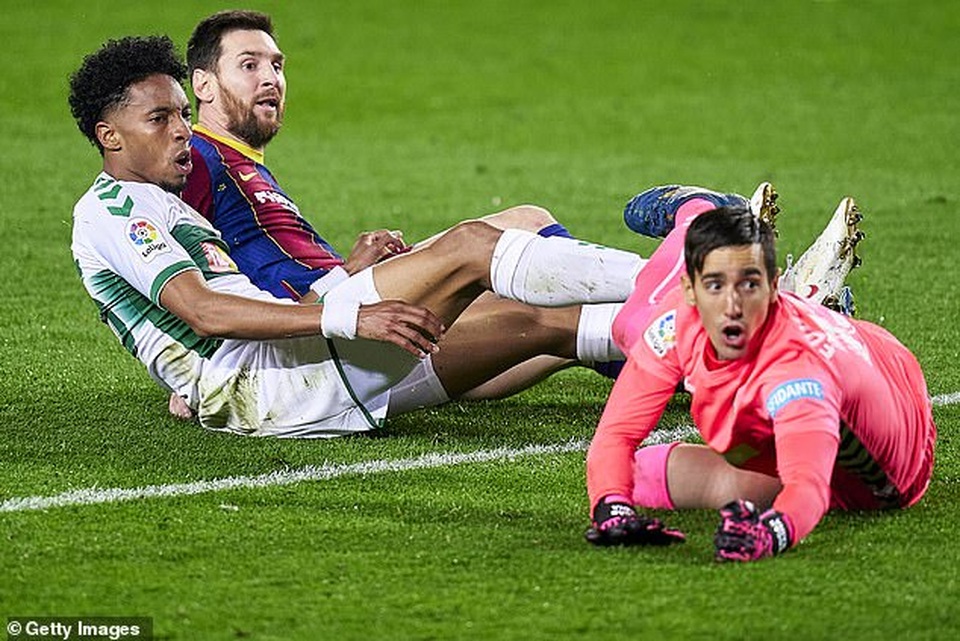 Messi lập cú đúp, Barcelona chỉ còn kém Real Madrid 2 điểm - 1 Messi lập cú đúp, Barcelona chỉ còn kém Real Madrid 2 điểm - 1
