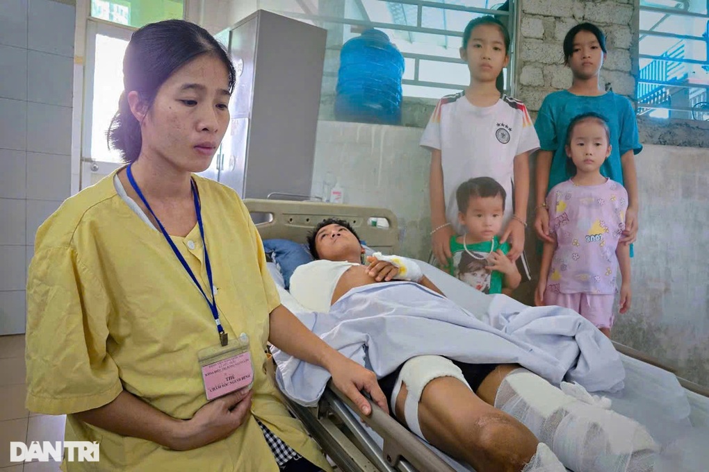 Bạn đọc giúp đỡ người đàn ông bị bỏng điện mất tay phải hơn 180 triệu đồng - 2 Bạn đọc giúp đỡ người đàn ông bị bỏng điện mất tay phải hơn 180 triệu đồng - 2