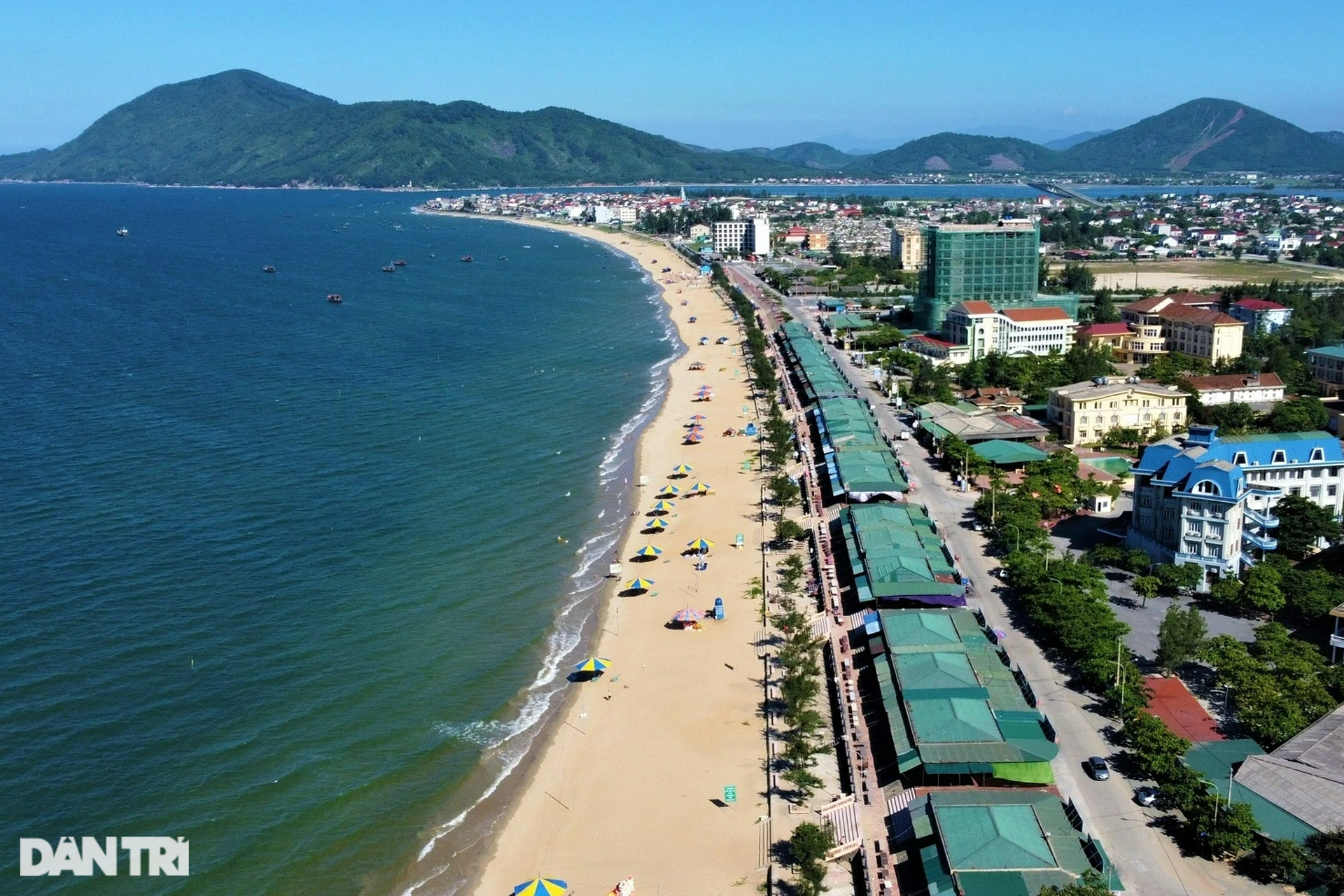 Hiện trạng các bãi biển miền Trung trước và sau khi được làm sạch - 7 Hiện trạng các bãi biển miền Trung trước và sau khi được làm sạch - 7