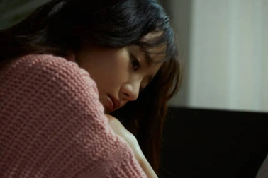 Ra mắt nhà bạn trai, tôi sốc khi bị hỏi về tờ 500.000 đồng dưới gối