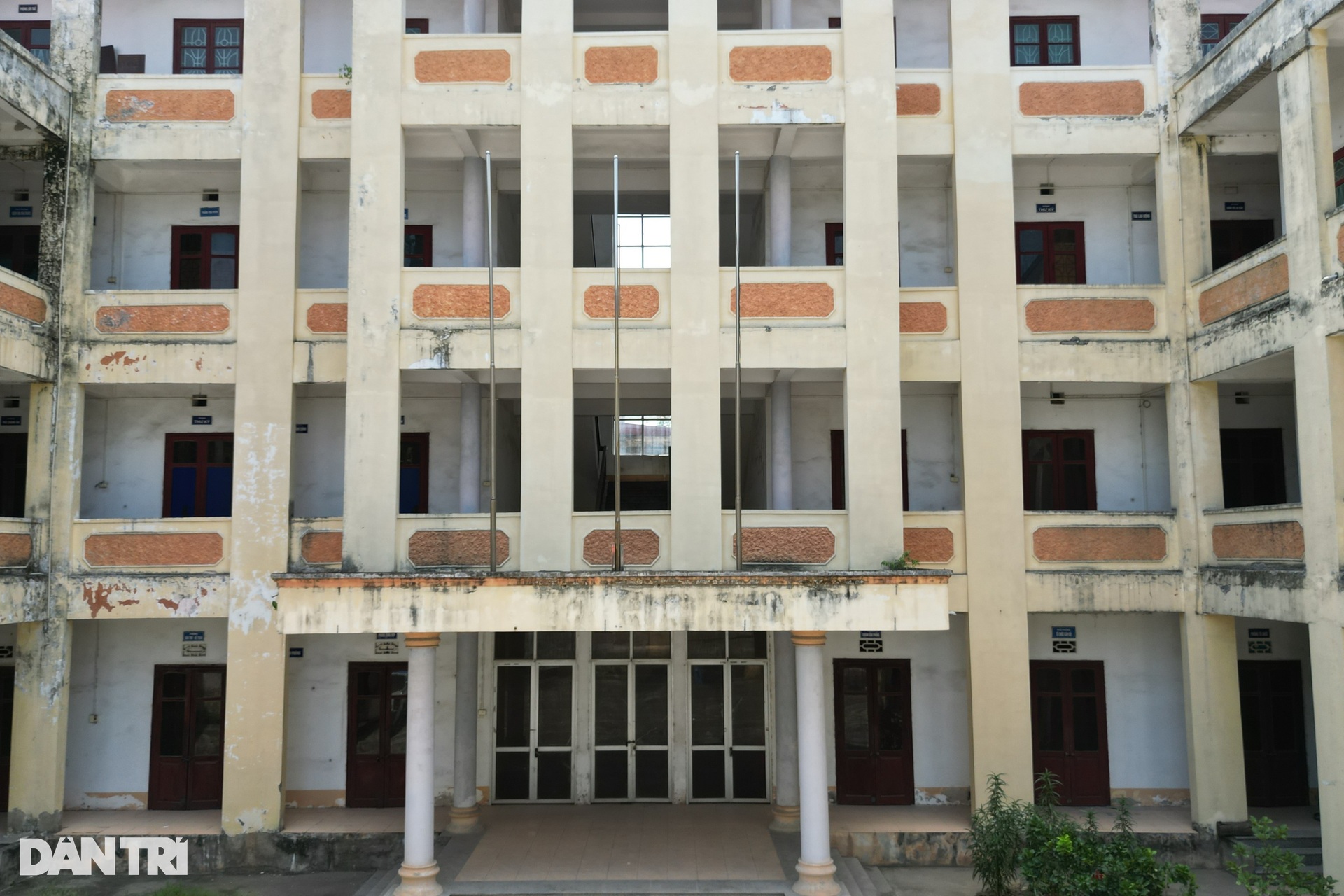 Loạt trụ sở công bỏ hoang, chưa được định đoạt số phận ở Ninh Bình - 8 Loạt trụ sở công bỏ hoang, chưa được định đoạt số phận ở Ninh Bình - 8