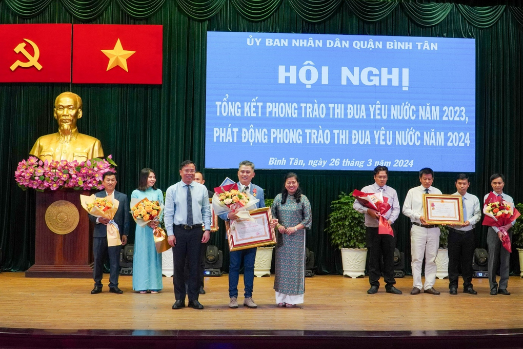Công ty Qui Phúc đón nhận Huân chương Lao động hạng Ba - 3 Công ty Qui Phúc đón nhận Huân chương Lao động hạng Ba - 3