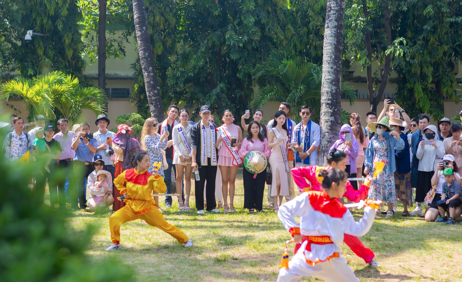 Top 36 siêu mẫu thể hình thế giới tham quan thành phố biển Quy Nhơn - 8 Top 36 siêu mẫu thể hình thế giới tham quan thành phố biển Quy Nhơn - 8
