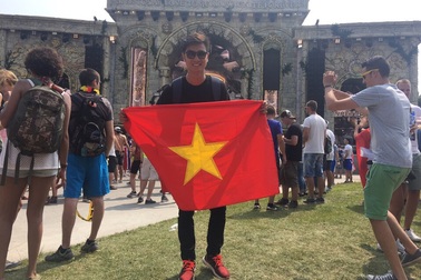 Slim V tham gia lễ hội âm nhạc EDM lớn nhất thế giới tại Bỉ